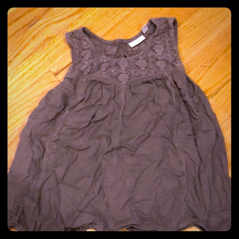 Laced linen warm gray top